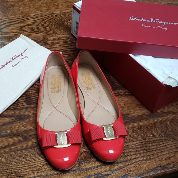 SALVATORE FERRAGAMO flats with Vara Bow - Picture 2 of 8